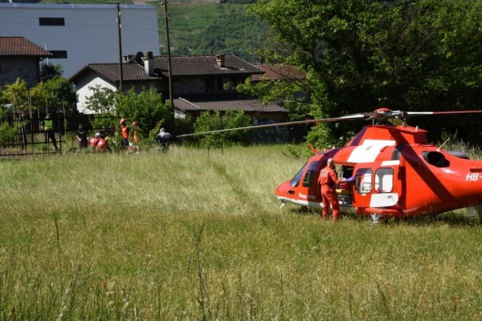 Infortunio in un orto a Claro: 59enne in pericolo di morte