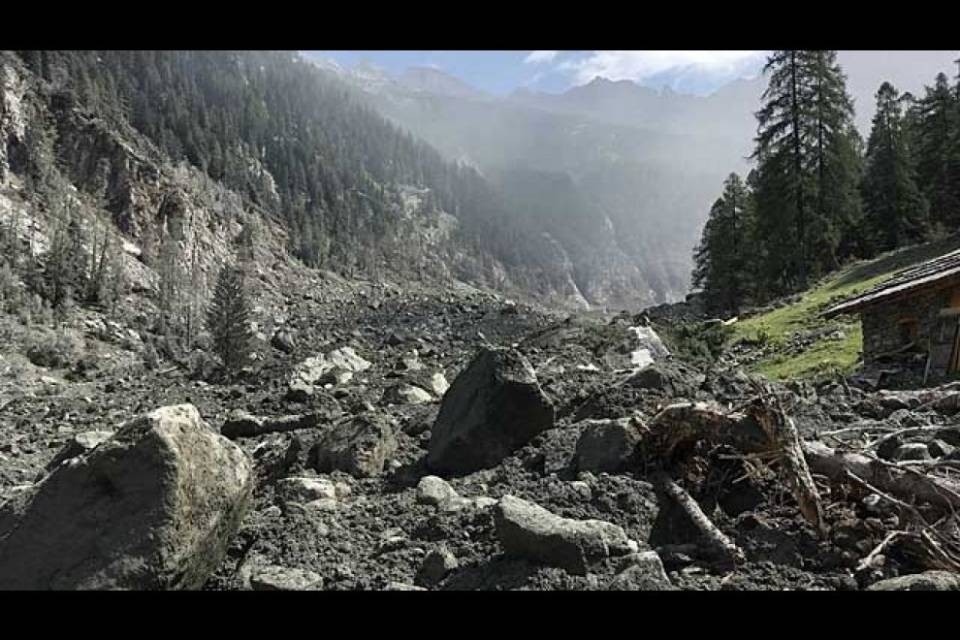 Persiste il rischio frane, la Val Bondasca resta chiusa