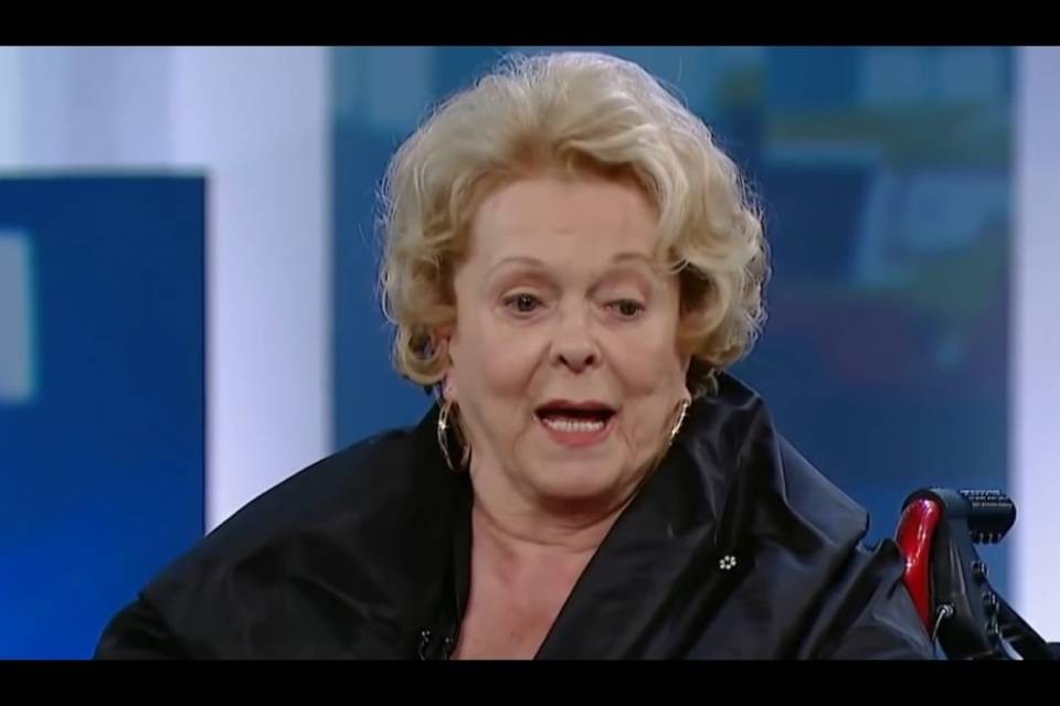 È morta Shirley Douglas