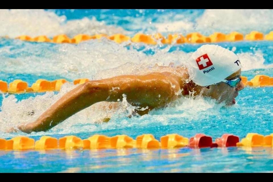 Nuoto, tre medaglie per Noè Ponti