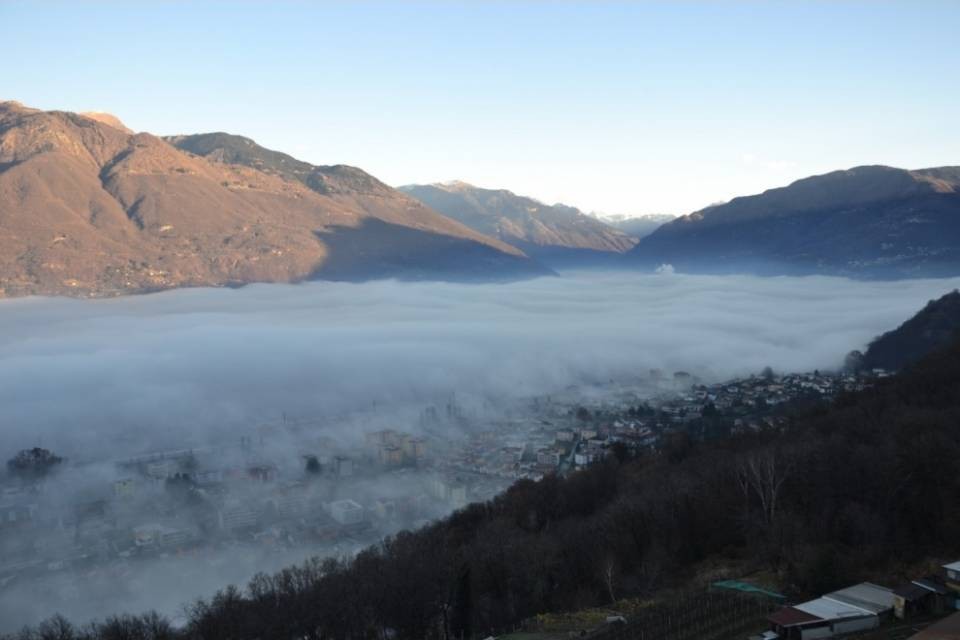 Un mare di nebbia avvolge il Ticino