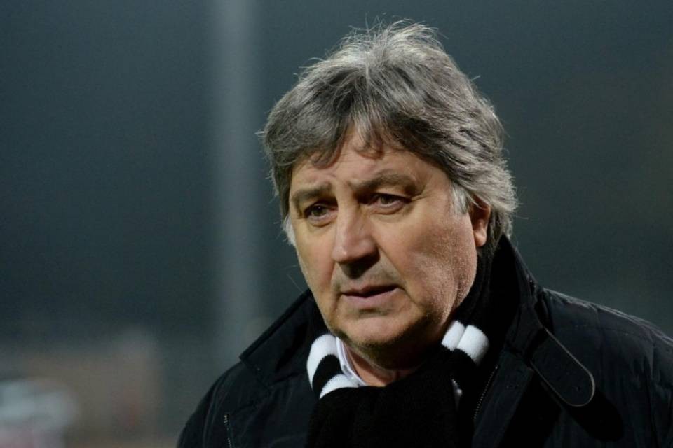 "Il figlio di Constantin importuna i miei giocatori!"