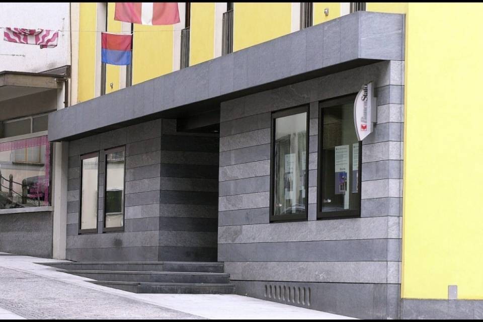 Mendrisio: oltre mille firme per lo sportello di BancaStato