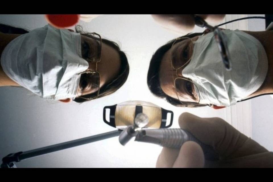 Utilizzava titoli che non possedeva, dentista sanzionato