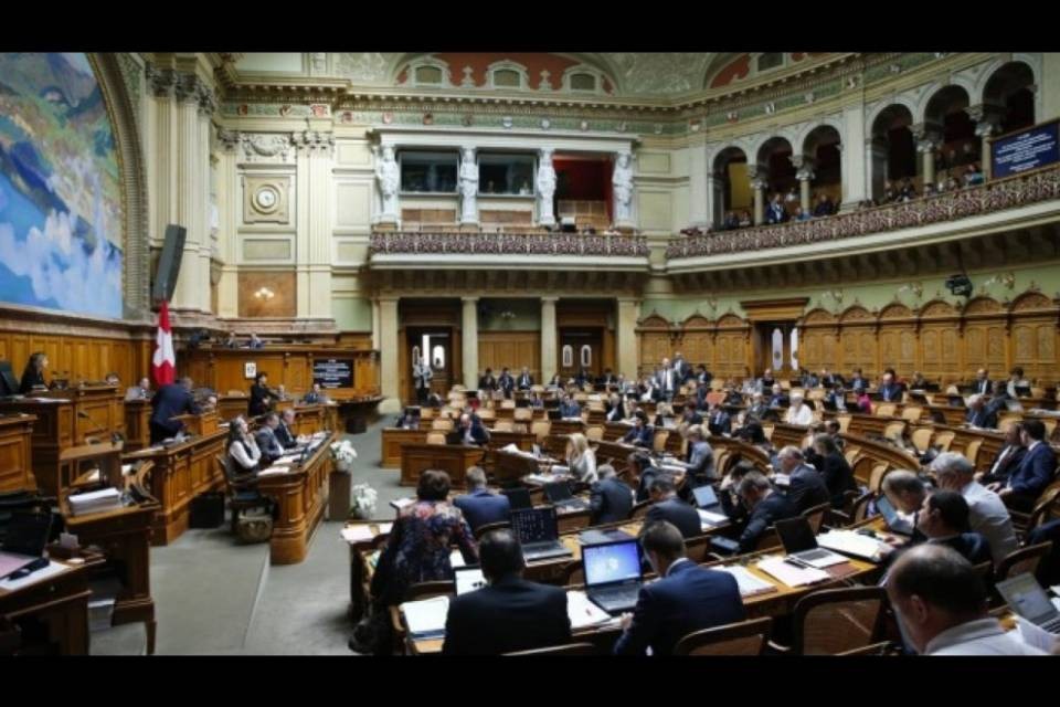 Ok alle adozioni per coppie omosessuali e concubini