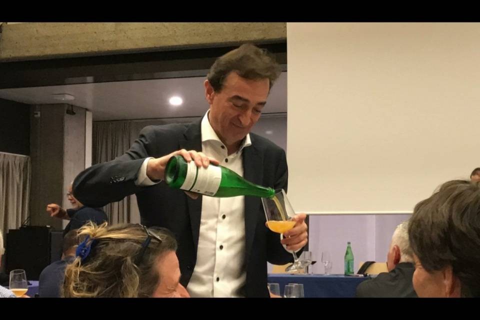 Borradori si improvvisa cameriere!