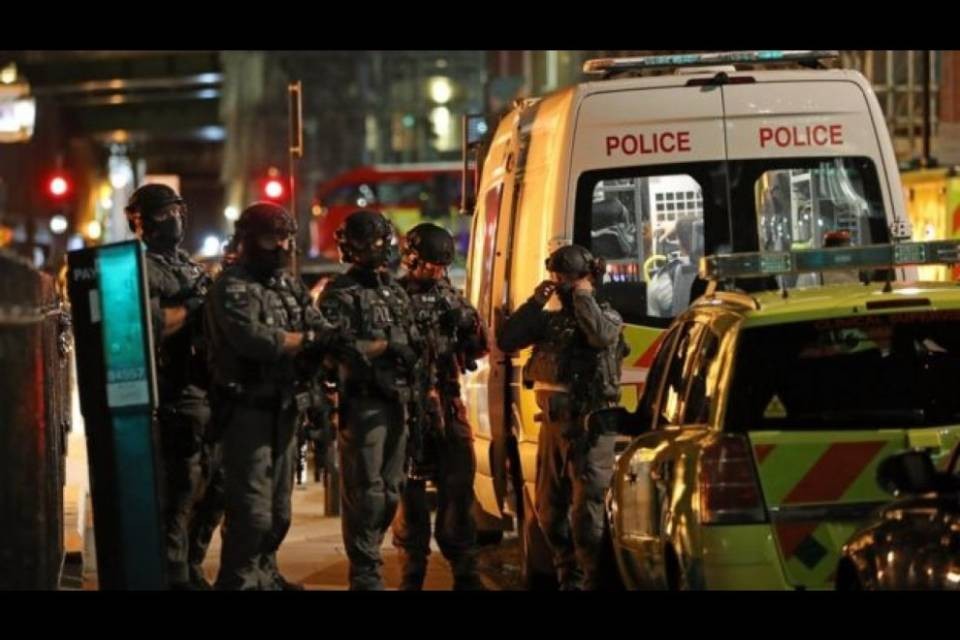 Londra: trovate Molotov nel furgone