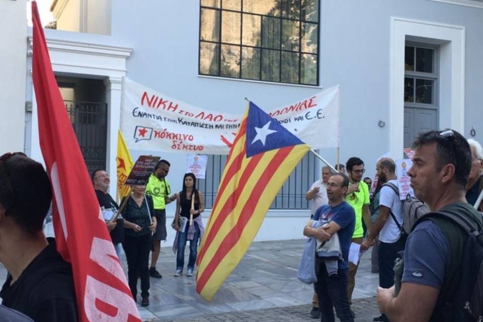 Catalogna, si protesta anche ad Atene