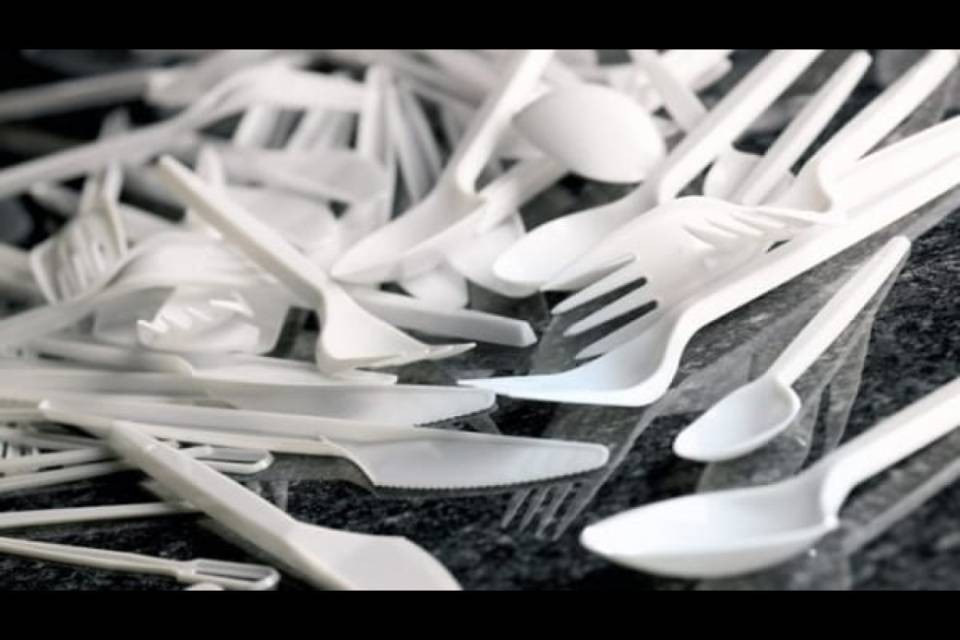 L'UE dichiara guerra alla plastica