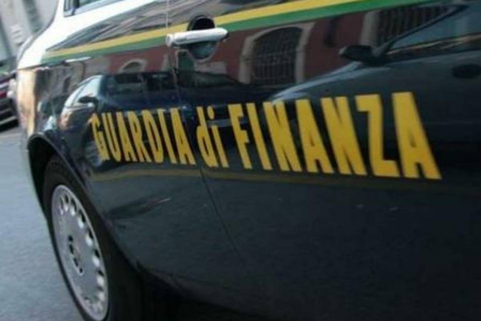 Rubata una Twingo ticinese a Porlezza
