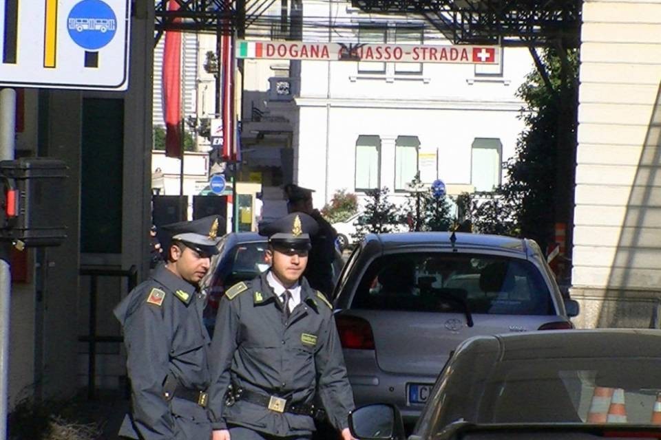 Cinese fermata a Brogeda con 74mila euro