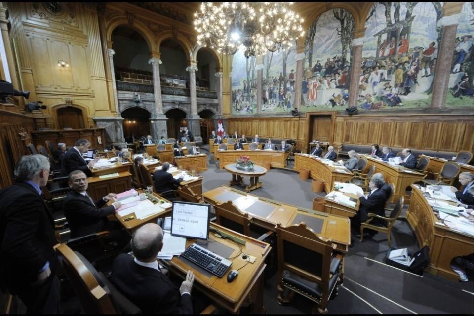 Non occorre respingere l'accordo quadro con l'UE