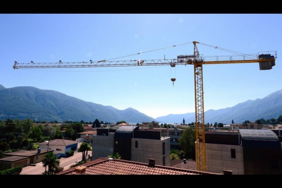 "Quella gru potrebbe cadere sulle nostre teste"