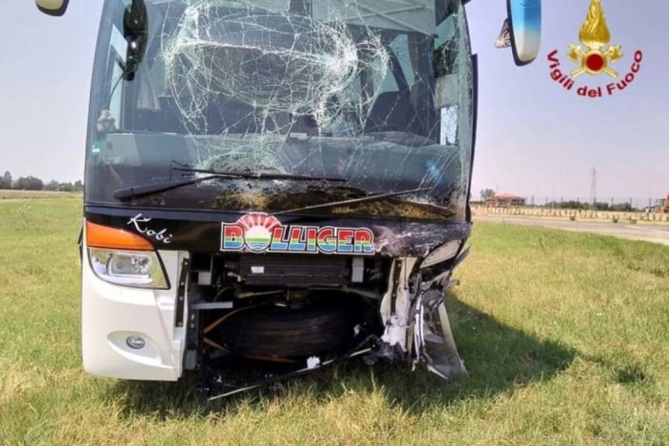 Italia: scontro mortale contro un bus svizzero
