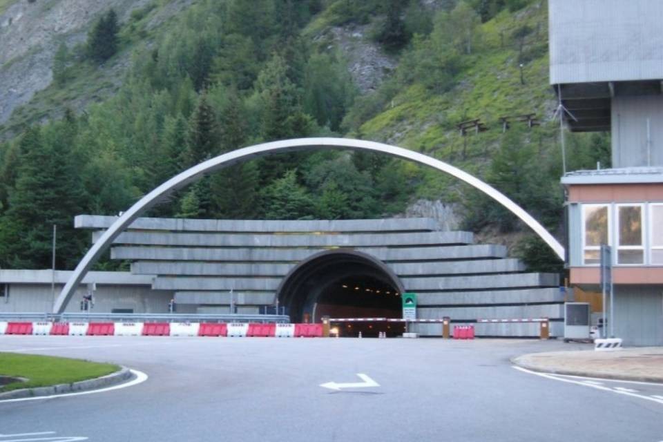 Fumo da un bus nel tunnel Monte Bianco