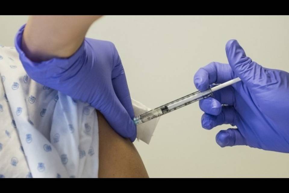 Vaccini "volete affidarvi alle fake news o salvare i bambini?"