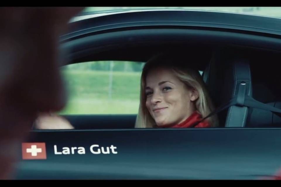 Lara sfida Didier in pista, ma senza sci