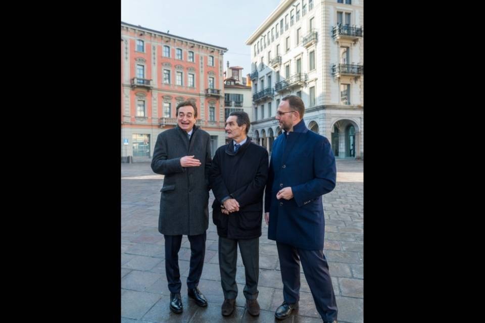 La Lombardia rimane al centrodestra