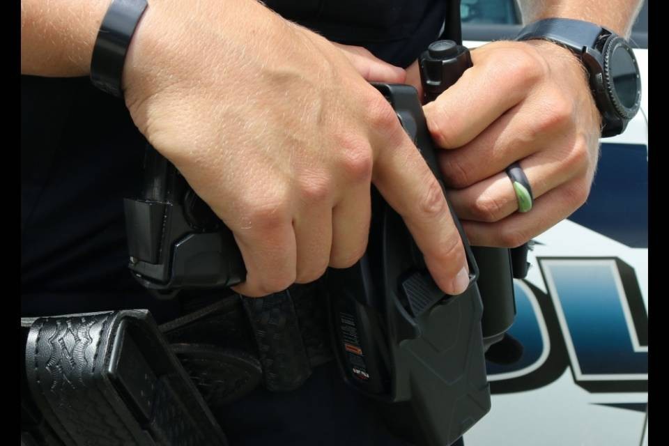 Il taser sempre più utilizzato dai poliziotti svizzeri