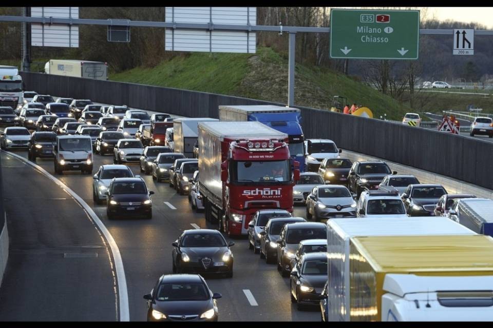 Code e attese, realtà quotidiana di molti automobilisti ticinesi