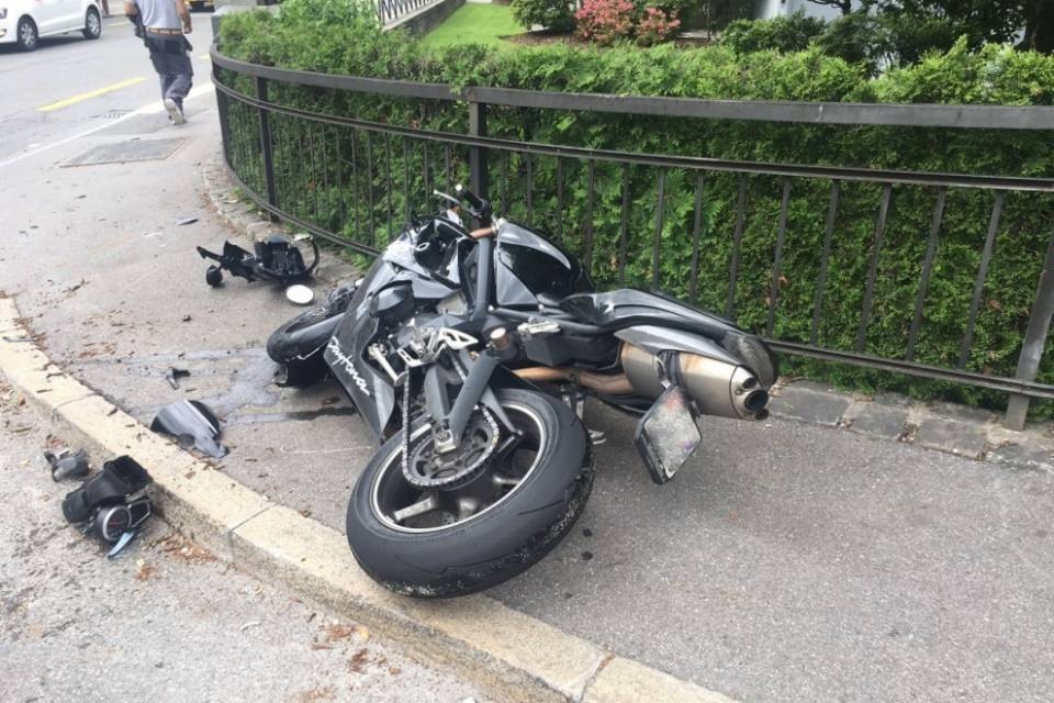 Auto e moto si scontrano a Bellinzona