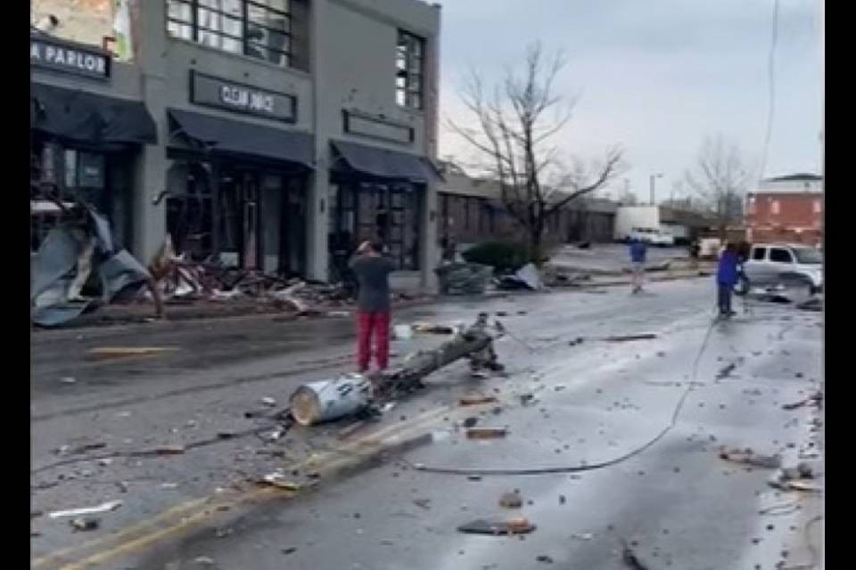 Un tornado devasta il Tennessee, almeno 22 morti
