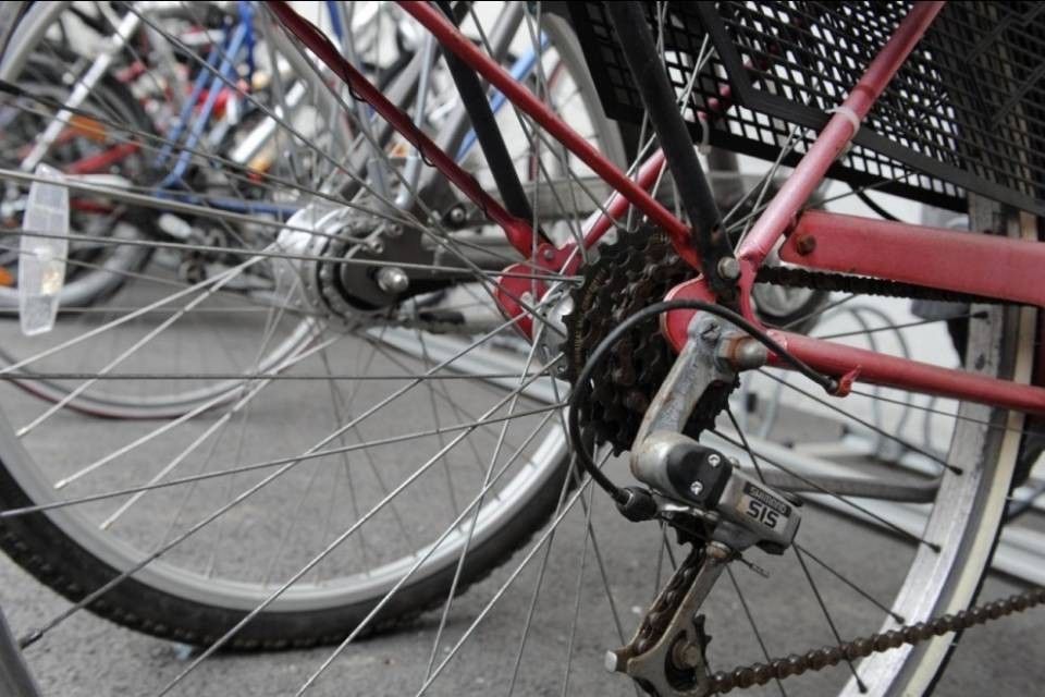 Scontro tra bici, un morto
