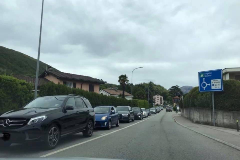 "Chiusure festivi dei negozi in Ticino, l'Italia ringrazia"