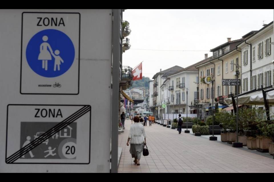 Corso San Gottardo resta chiuso al traffico