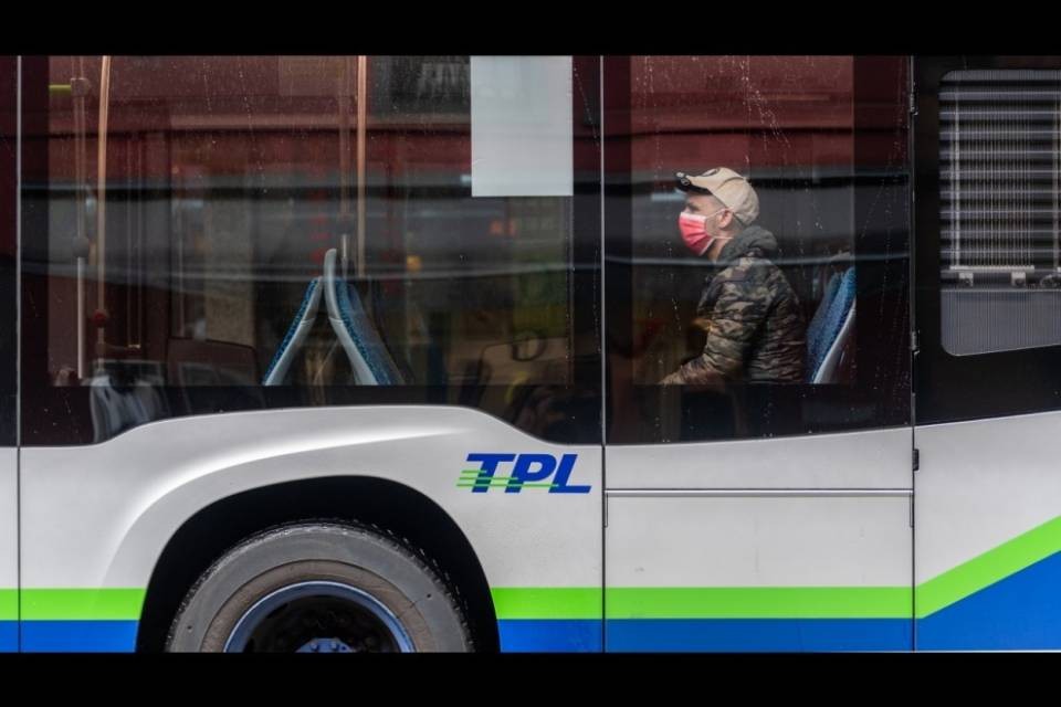 “Si metta l’obbligo di mascherina sui mezzi pubblici”