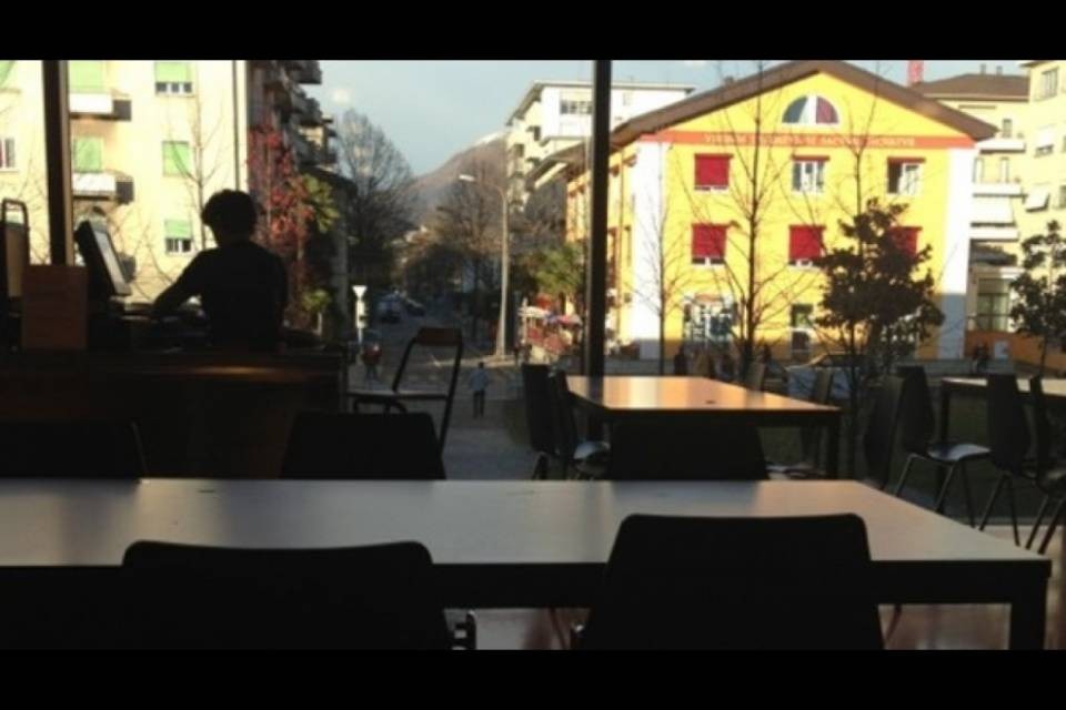Furto in mensa, volano parole forti e pugni