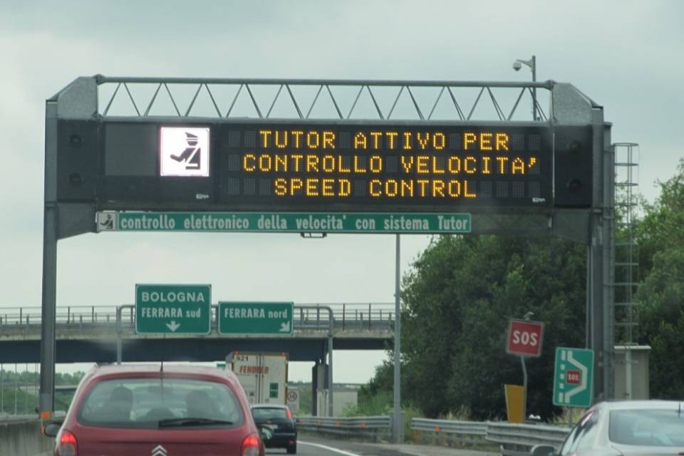 Italia, tutor spenti: "Tecnologia copiata, non si può usare"