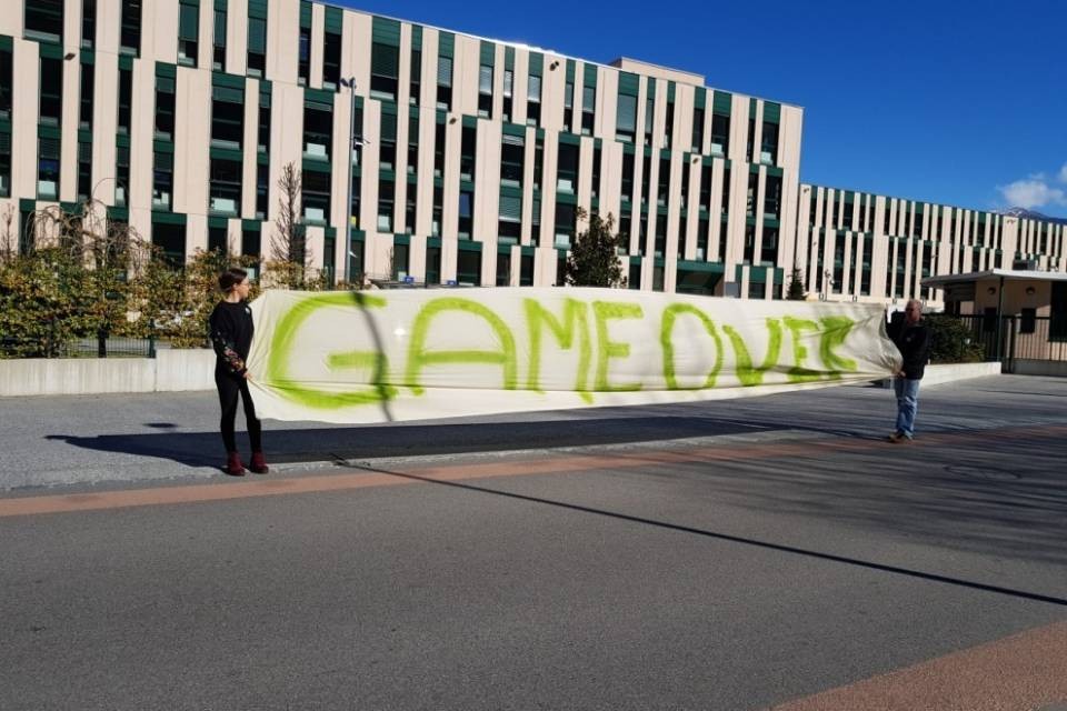 "Fashion Valley: game over!"