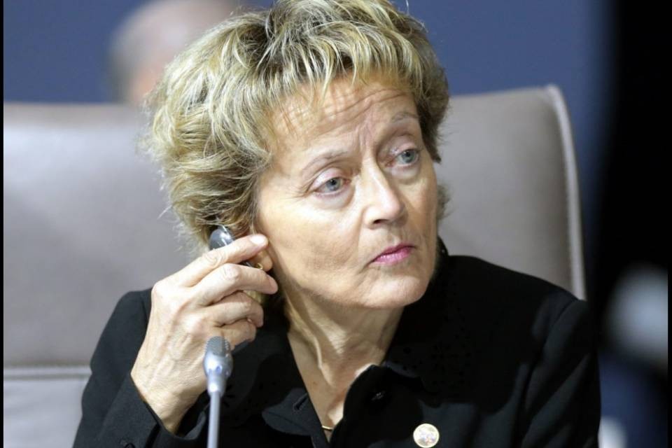 Widmer-Schlumpf in difficoltà
