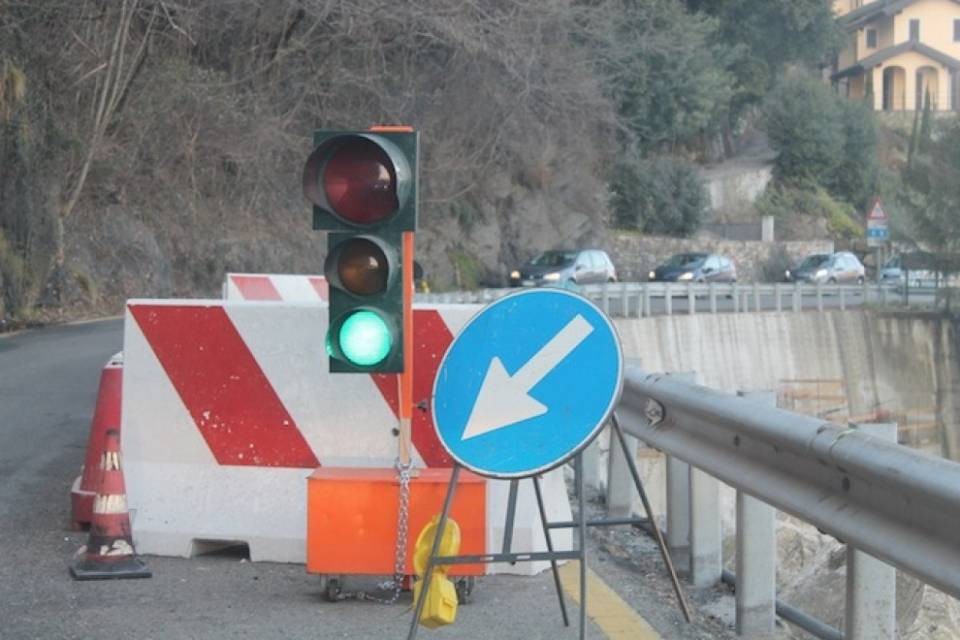 I frontalieri contro i semafori sulla SS 394