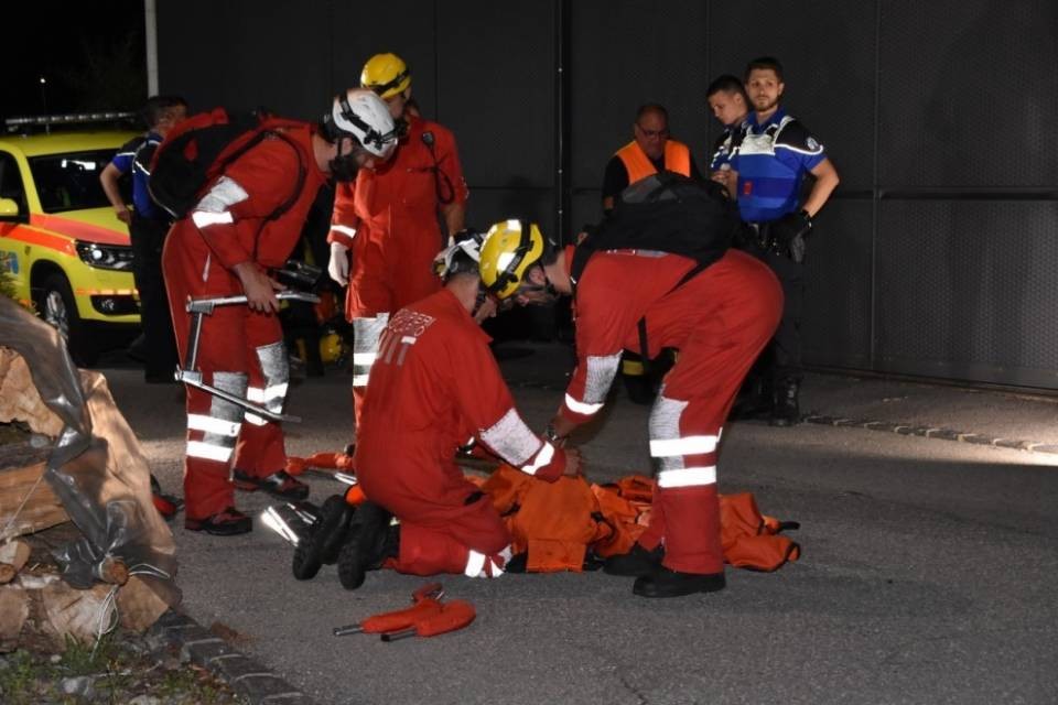 Cade in una scarpata a Gordola, uomo ferito