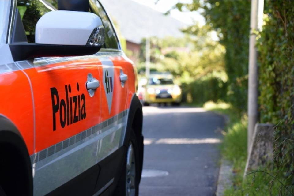 Figino, in fin di vita una 74enne