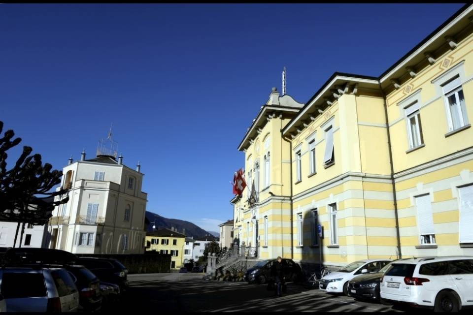 Mendrisio: "Basta precariato negli appalti comunali"
