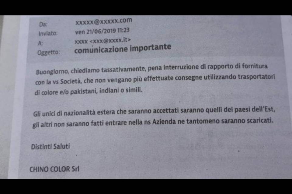 "Tassativamente vietati i corrieri di colore"