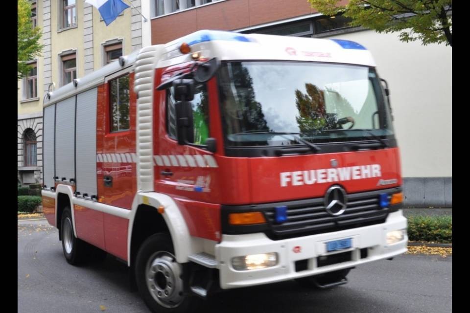 In fiamme un palazzo a Lucerna, famiglia tratta in salvo