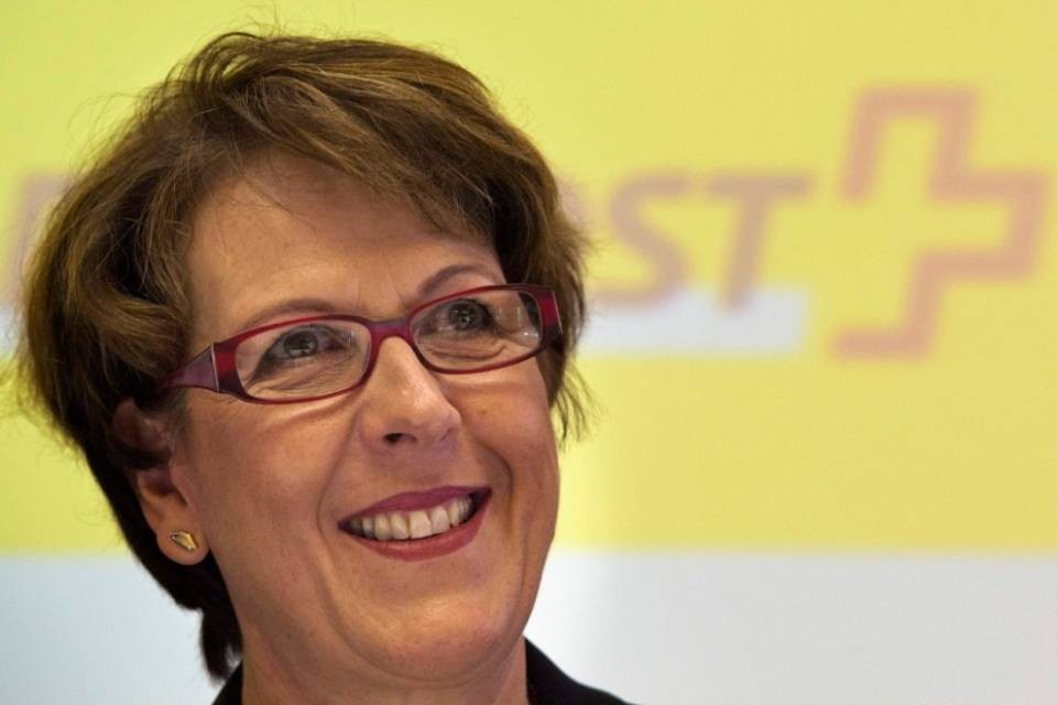 "Pronta a dimezzare lo stipendio"