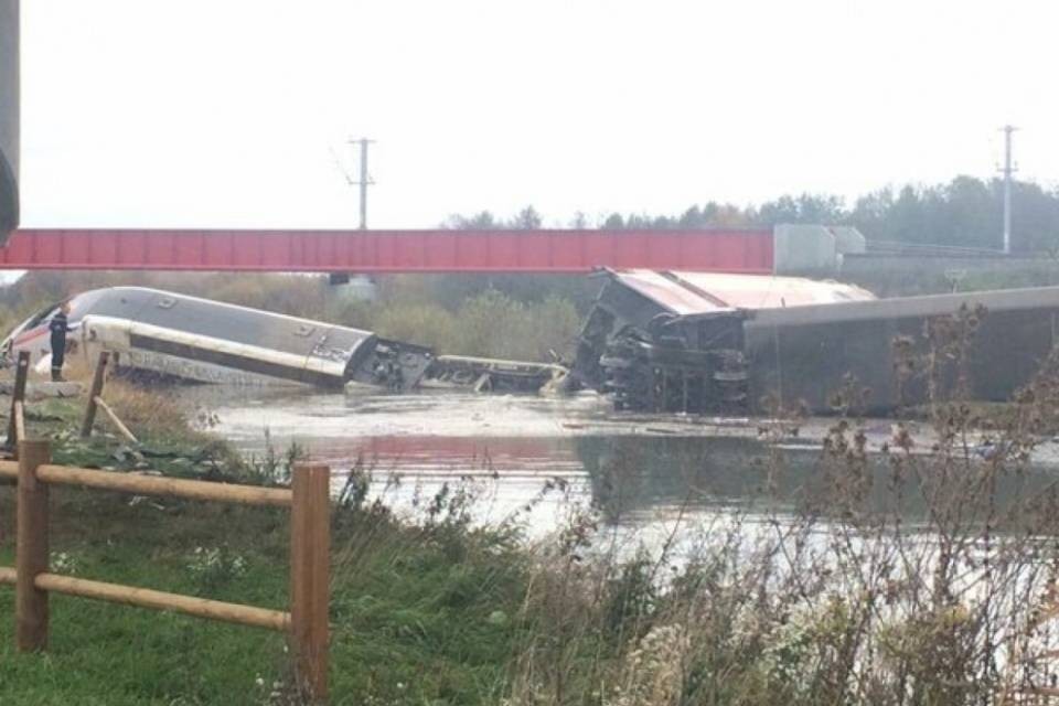 Deraglia TGV, almeno 5 morti