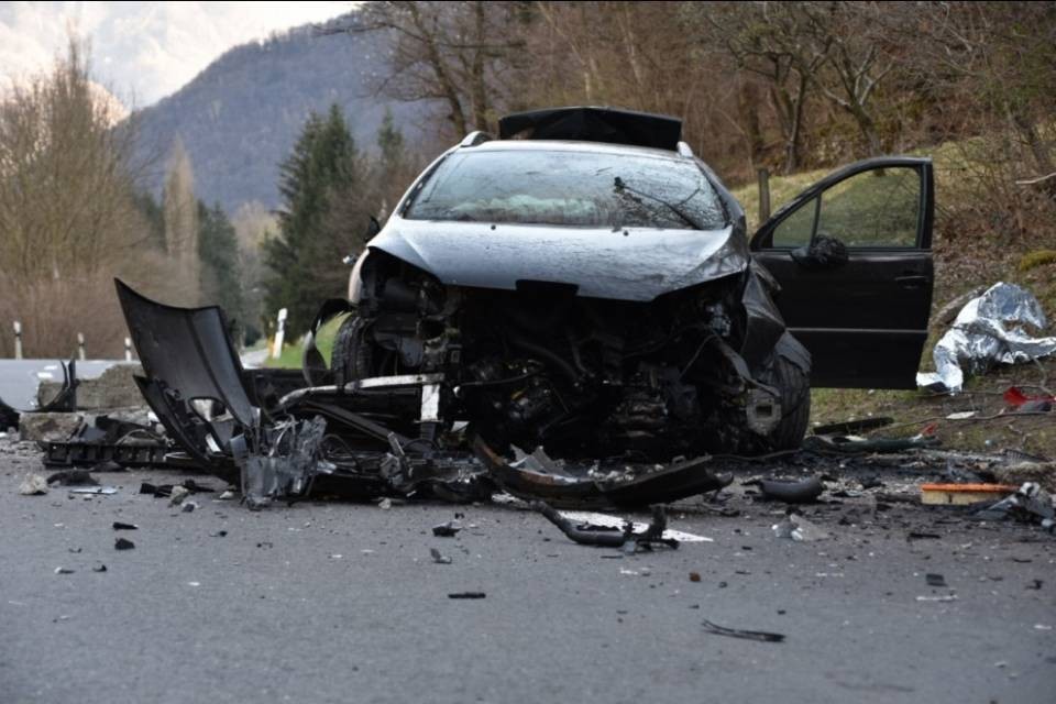 Finisce contro un muro, ferito in modo serio