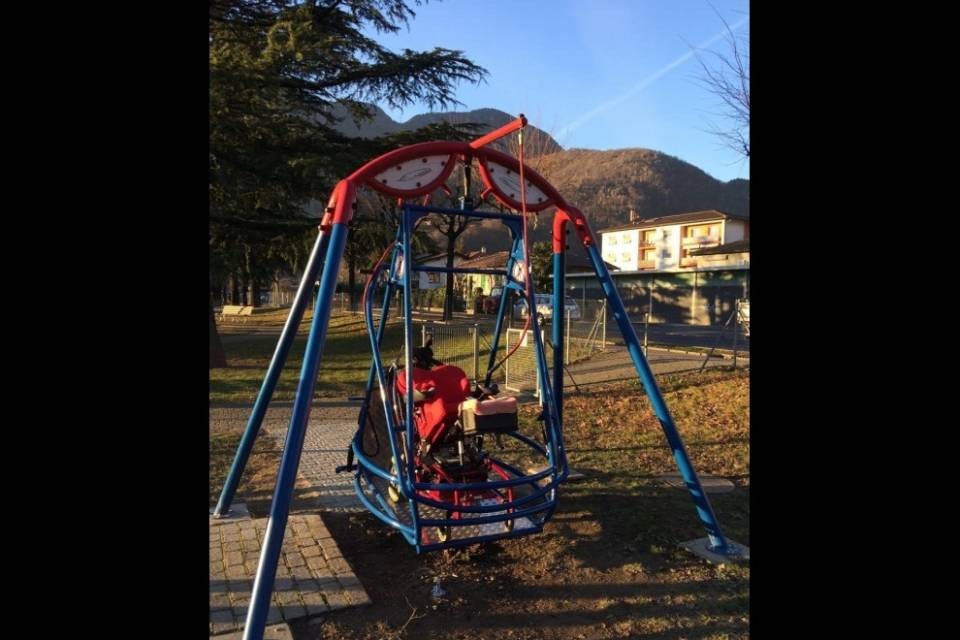 Ripristinata l'altalena per disabili a Bellinzona