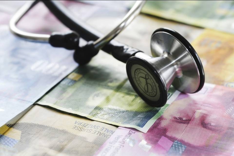 La ricetta di Santésuisse per arginare i costi della salute