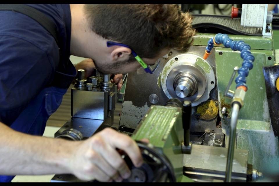 Meno posti per gli apprendisti, l'OCST lancia l'allarme