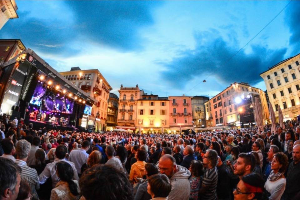 “Lugano batte Como”