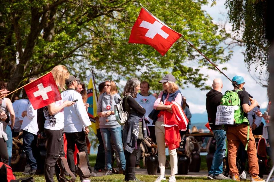 La manifestazione della scorsa settimana a Neuchâtel, aveva invece richiamato migliaia di persone. Foto Shutterstock