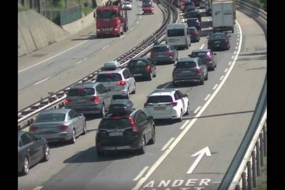 Traffico da bollino rosso al Gottardo,10 km in direzione Sud