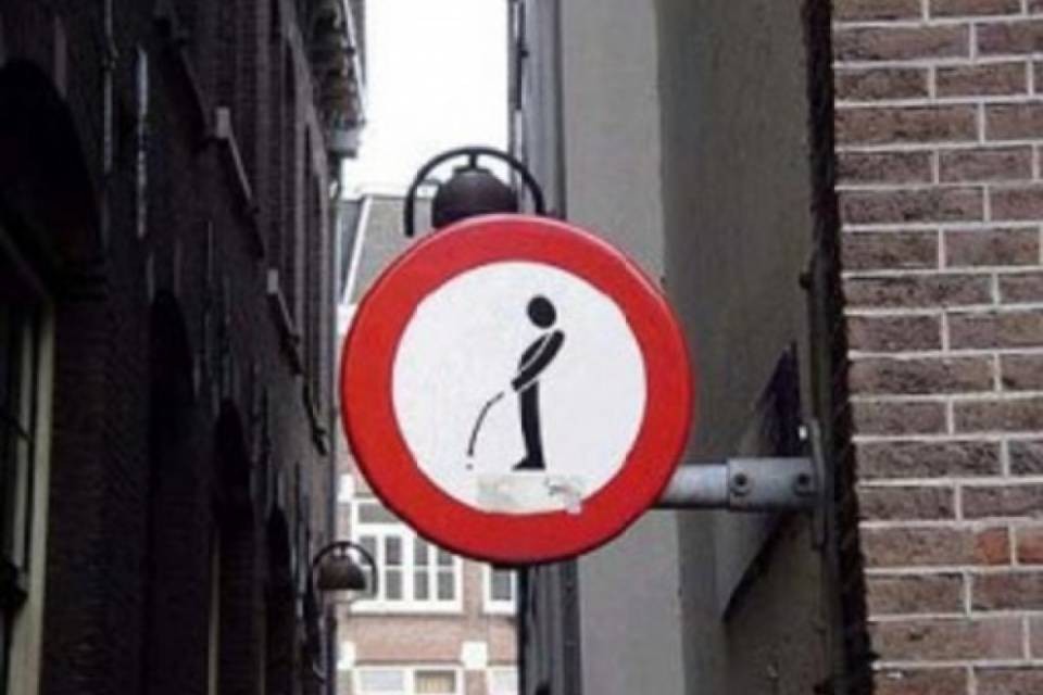 Bellinzona: altre 5 multe per urinate su suolo pubblico